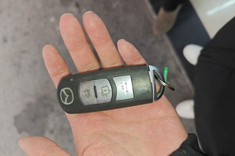 Used Mazda Mazda 3 Axela 2014 Sedan 1.5L Automatic Luxury Model
