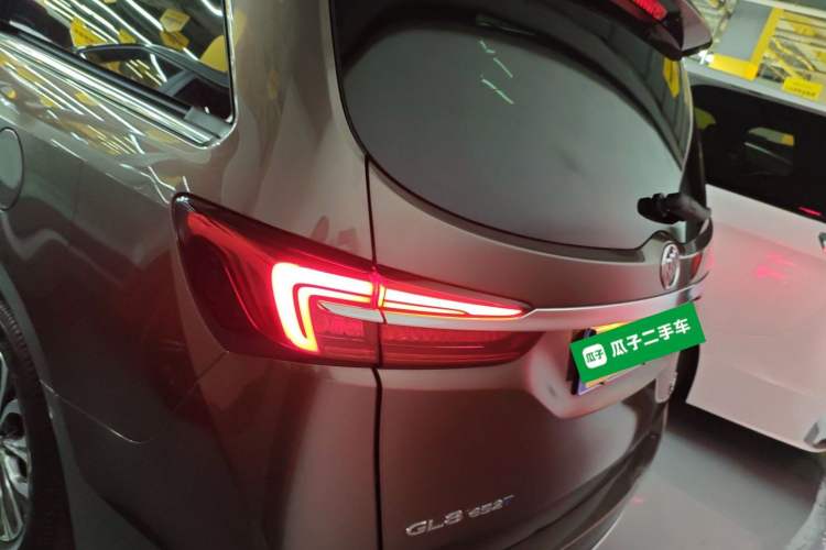 Used Buick GL8 2023 Land Executive Class 652T Luxury Model
