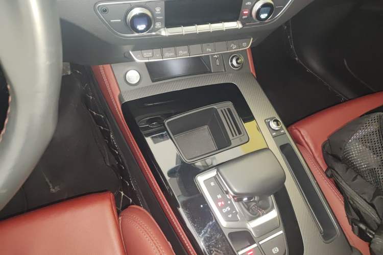 Used Audi Q5L 2022 40T Fashionable and Dynamic Model
