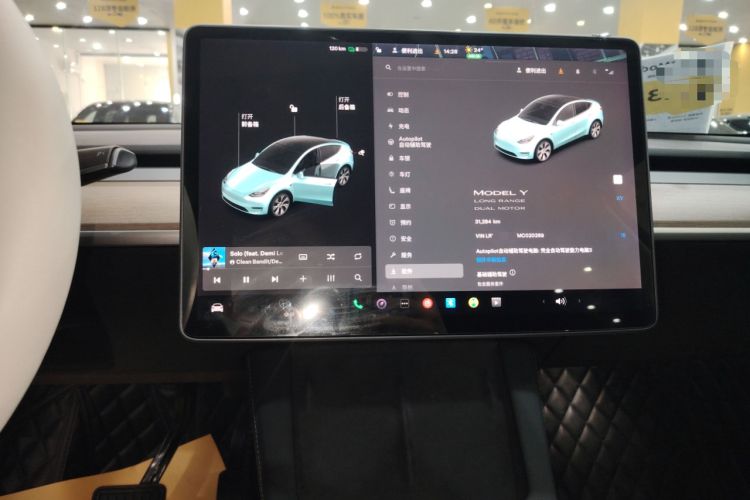 Used Tesla Model Y 2021 Long-Range All-Wheel-Drive Version
