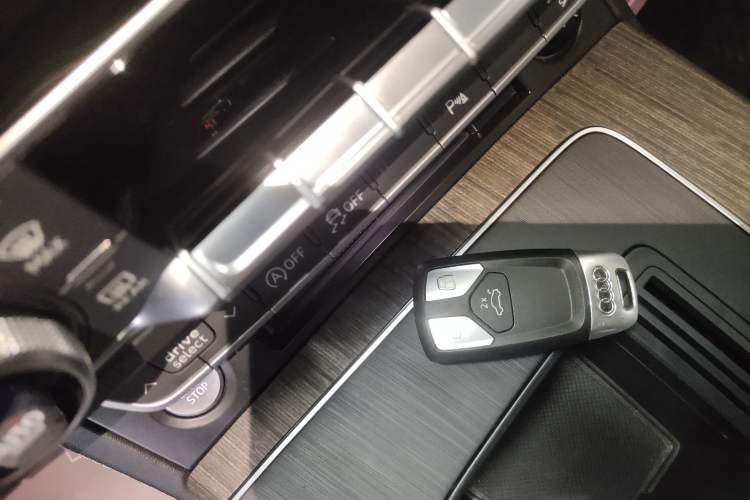 Used Audi Q5L 2021 40 TFSI Fashionable and Elegant Model