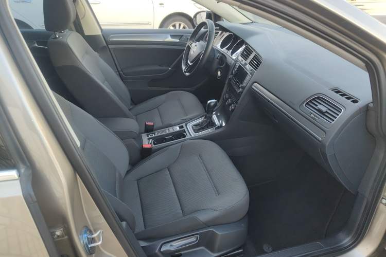 Used Volkswagen Golf 2017 230TSI Automatic Comfort Edition – Celebrating Milestone of One Million Units
