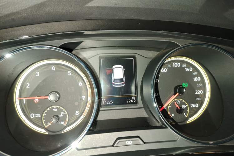 Used Volkswagen Tiguan L 2019 Updated Version 330TSI Automatic Two-Wheel Drive Panoramic Comfort Edition China VI Standard
