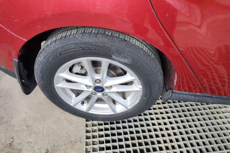 Used Ford Focus 2017 Hatchback 1.6L Automatic Fashion Edition Smart Drive Version
