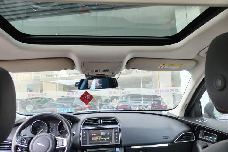 Used Jaguar F-PACE 2018 2.0T Two-Wheel Drive Urban Deluxe Edition
