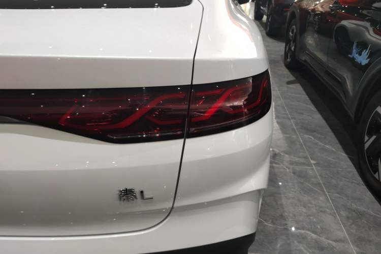 Used BYD Qin L 2024 DM-i 80KM Leading Model
