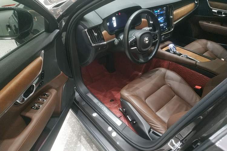 Used Volvo S90 2022 B5 Zhiyi Luxury Edition
