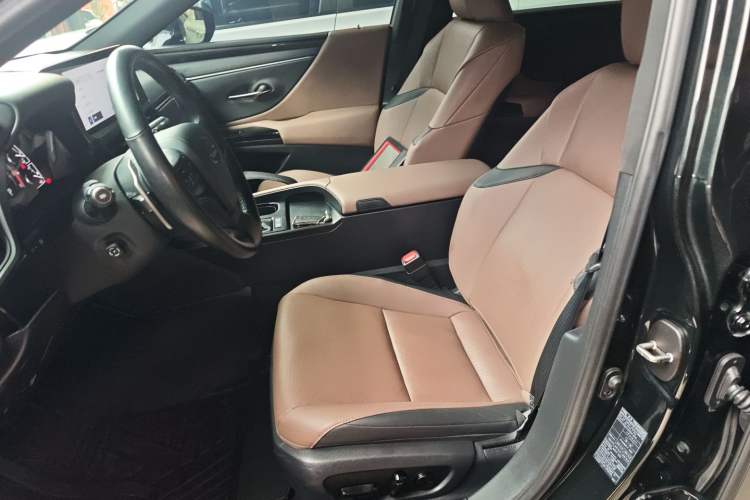 Used Lexus ES 2023 200 Excellence Edition
