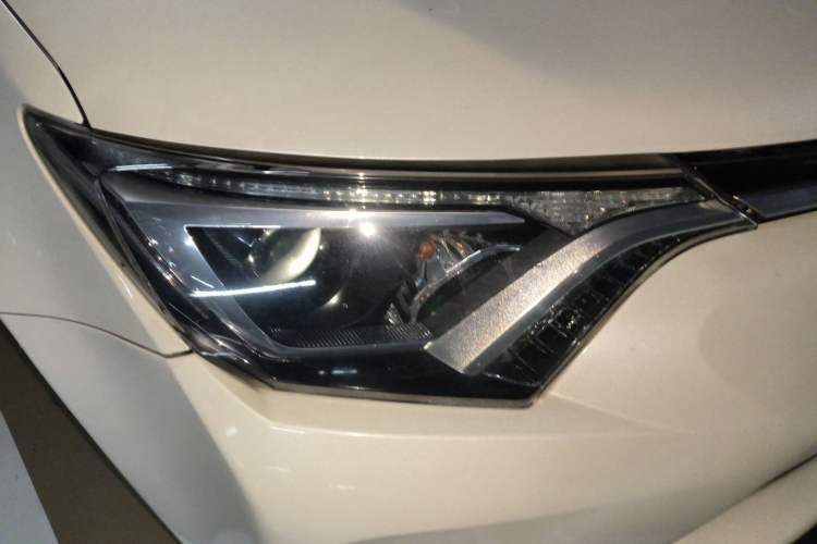 Used Toyota RAV4 2016 2.0L CVT Two-Wheel Drive Fashion Edition China V Standard