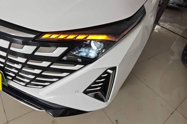 Used Changan UNI-Z New Energy 2024 Blue Whale Smart Electric iDD 125km Beyond Edition
