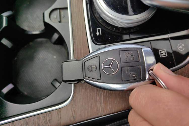 Used Mercedes-Benz GLC 2016 GLC 300 4MATIC Dynamic Model
