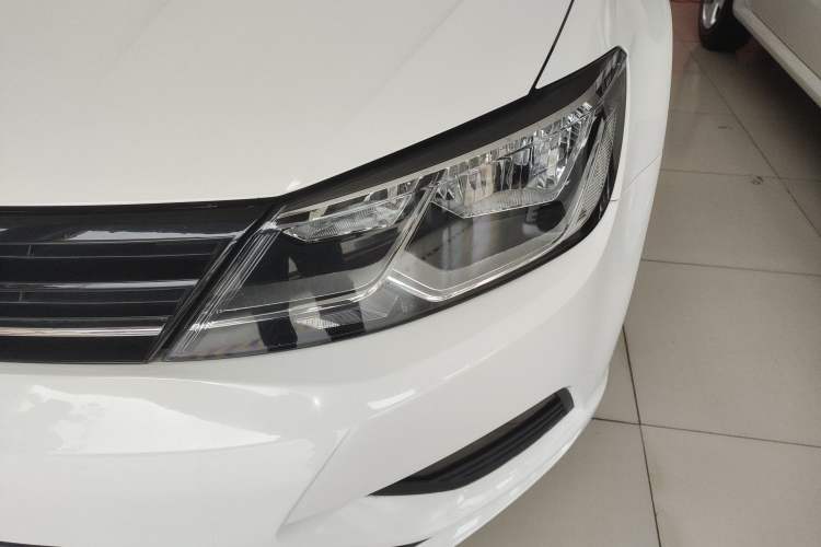 Used Volkswagen Lamando 2015 230TSI Manual Trend Edition
