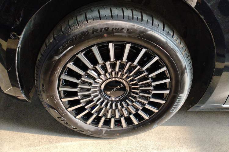 Used Zeekr 009 2024 7-Seater Aisle Version 108 kWh
