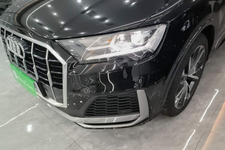 Used Audi Q7 2022 55 TFSI quattro S line Sport model
