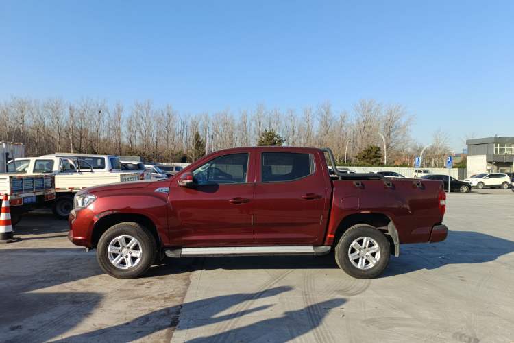 Used SAIC MAXUS T60 2017 2.0T Gasoline Automatic Two-Wheel Drive High-Ride Elite Standard Cabin
