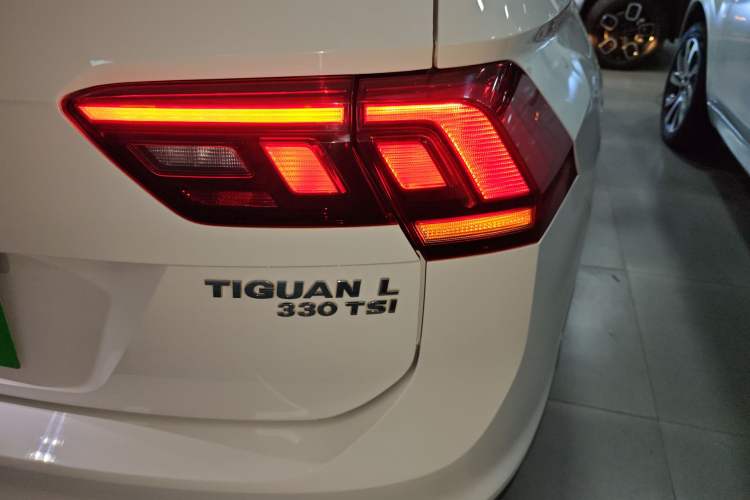 Used Volkswagen Tiguan L 2017 330TSI Automatic Two-Wheel Drive Luxury Edition
