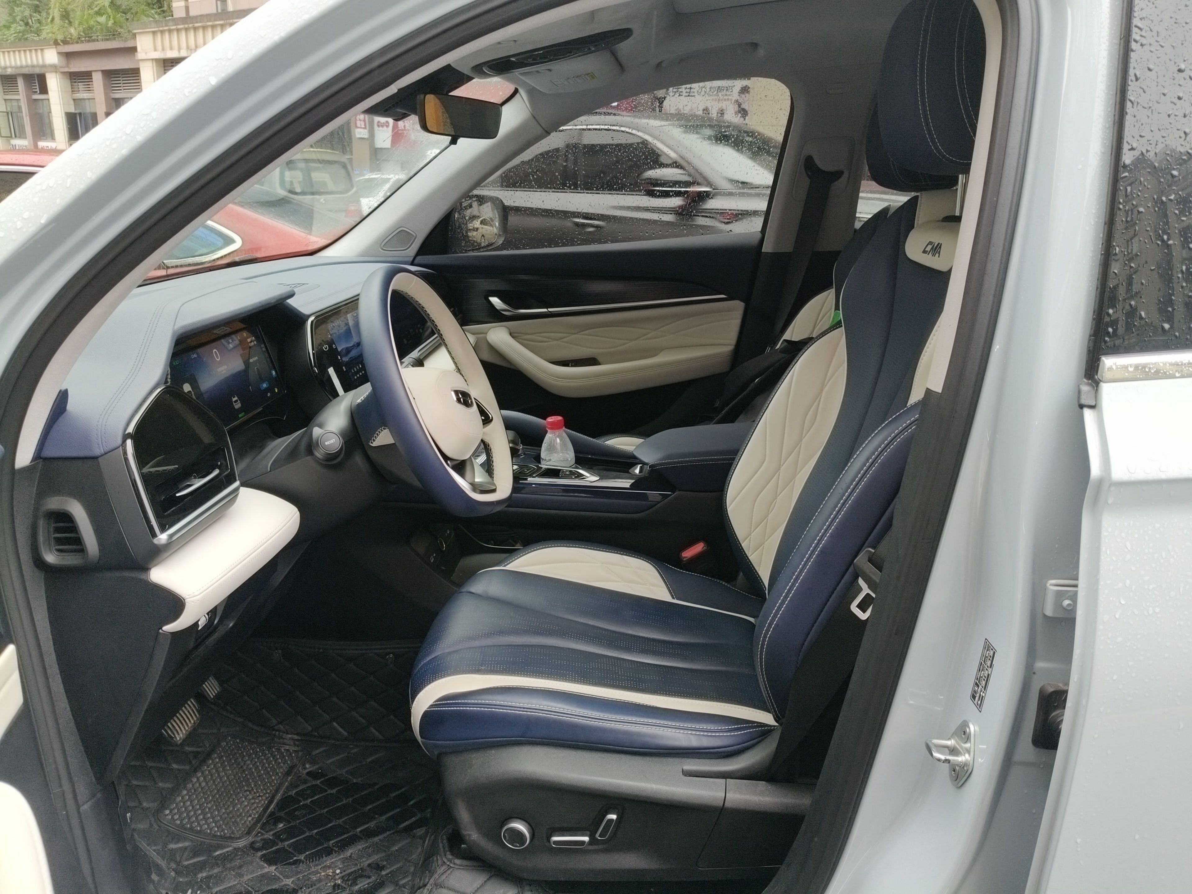 Переднее сиденье в автомобиле