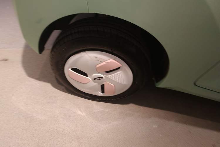 Used Chery QQ Ice Cream 2022 120km Conical Shape Lithium Iron Phosphate