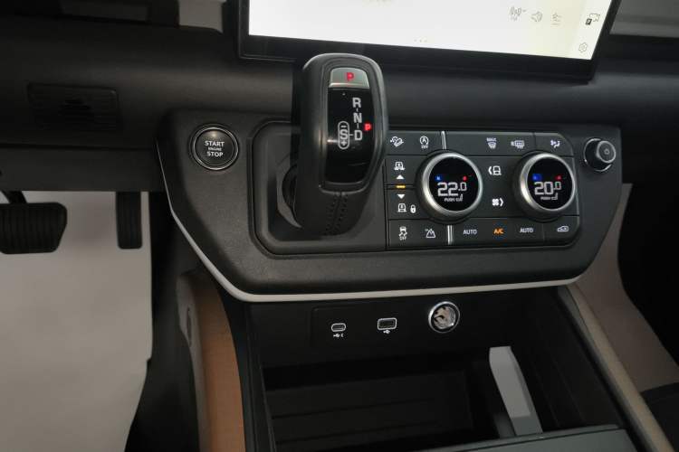 Used Land Rover Defender 2023 Facelift 110 3.0T P400 X-DYNAMIC HSE
