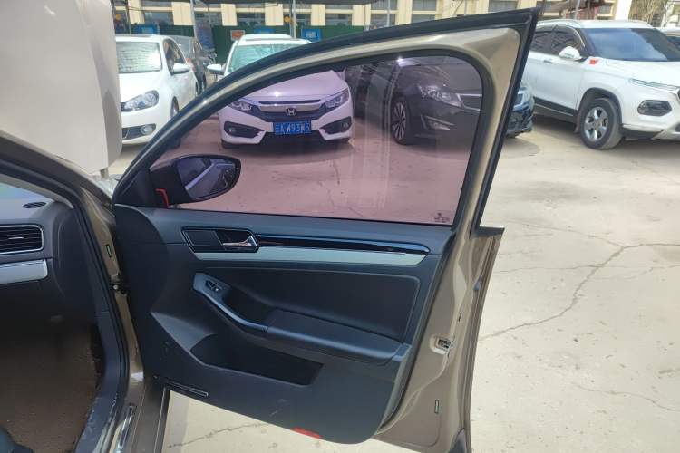 Used Volkswagen Sagitar 2017 230TSI Automatic Comfort Version
