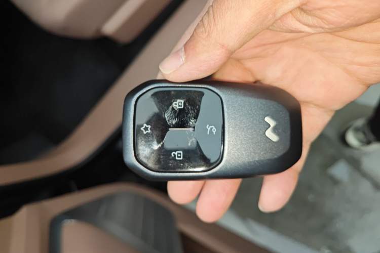 Used ONVO Luxeed L90 2025 Model—Ultra Six-Seater Version
