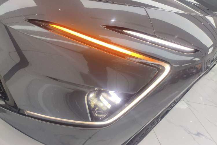 Used  12 2025 Ultra Extended-Range Edition
