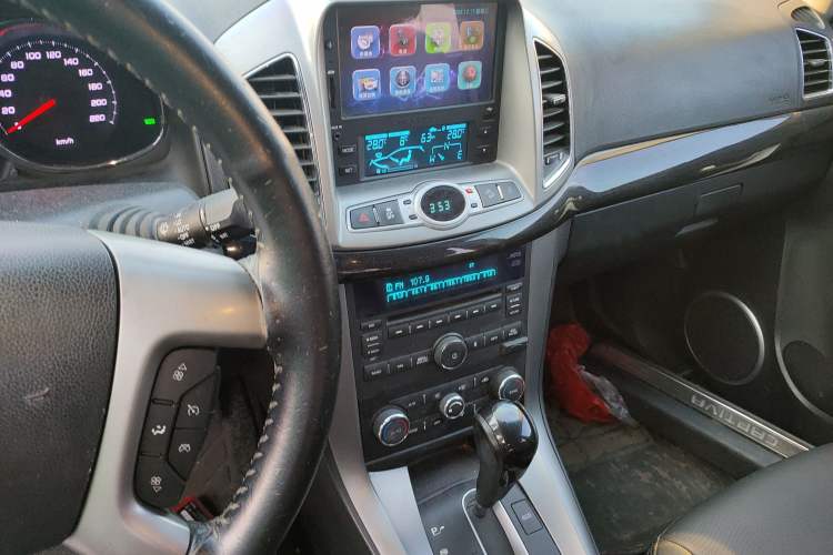 Used Chevrolet Captiva 2015 2.4L 4x4 Flagship Edition 7-Seater
