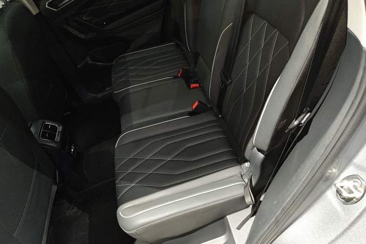 Used Volkswagen Tiguan L 2022 330TSI Automatic Two-Wheel Drive R-Line Enhanced Edition
