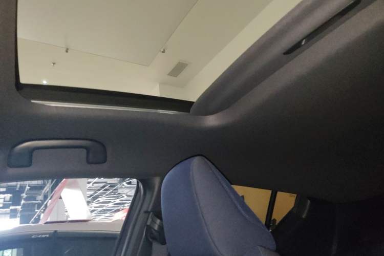 Used Toyota C-HR 2018 2.0L Luxury Sunroof Version China VI Standard
