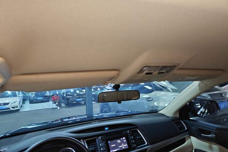 Used Toyota Highlander 2021 2.0T Two-Wheel Drive Elite Version 7-Seater
