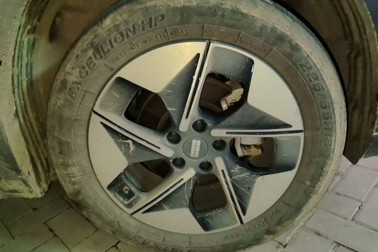 Used  E5 2024 440km Launch Edition
