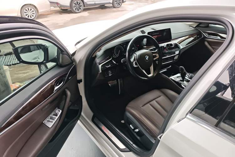 Used BMW 5 Series 2019 525Li Luxury Package
