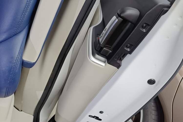 Used Buick GL8 2023 Land Executive Class Comfort Model
