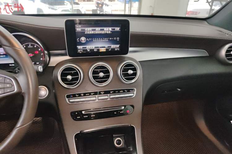 Used Mercedes-Benz GLC 2018 Refreshed GLC 300 4MATIC Dynamic Edition