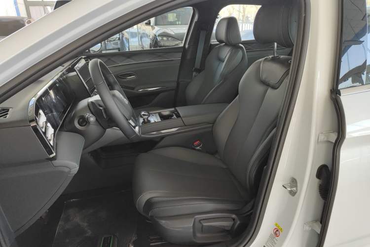 Used BYD Qin L 2025 DM-i Smart Drive 80KM Leading Model
