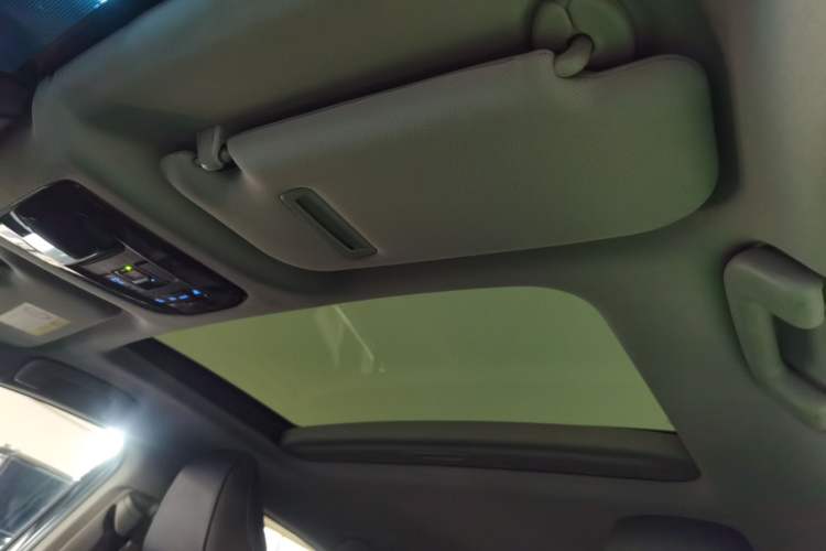 Used Toyota Harrier 2022 Dual-Engine 2.5L CVT Two-Wheel Drive Luxury Edition
