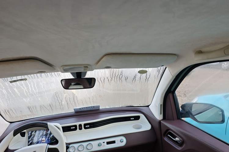 Used Wuling Hongguang MINIEV 2021 Macaron Sandwich Model 120 km Lithium NMC
