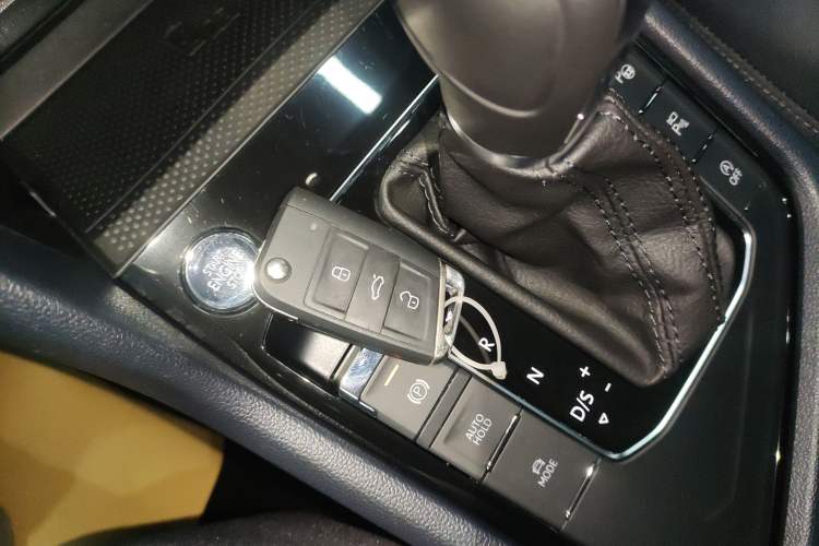 Used Volkswagen Tharu 2023 300TSI Two-Wheel-Drive Moon Luxury Edition