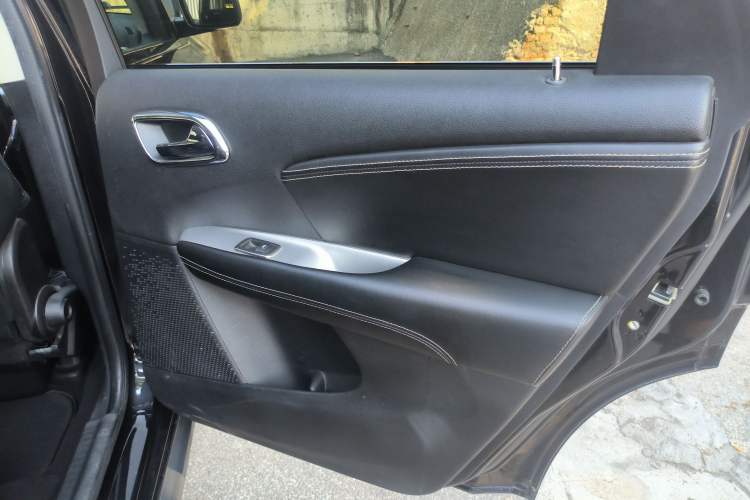 Used Dodge Journey 2013 2.4L Two-Wheel Drive Luxury Version
