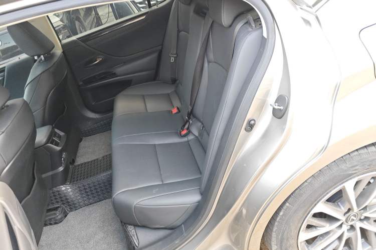 Used Lexus ES 2023 200 Excellence Edition
