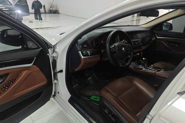 Used BMW 5 Series 2017 525Li Leading Model
