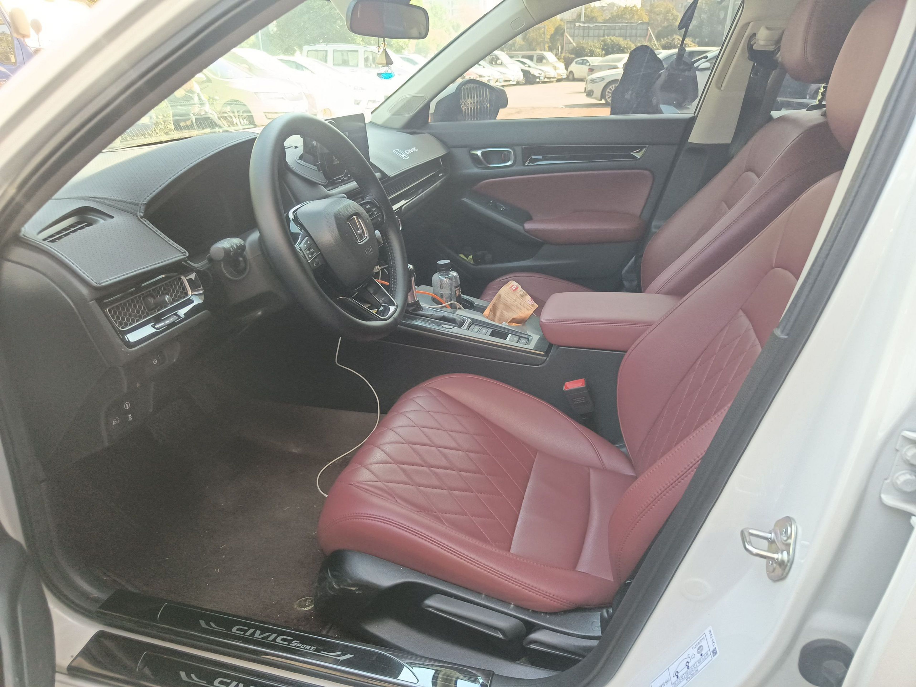 المقاعد الأمامية داخل السيارة