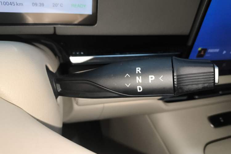 Used VOYAH Dream 2025 PHEV Four-Wheel-Drive Flagship Kunpeng Edition
