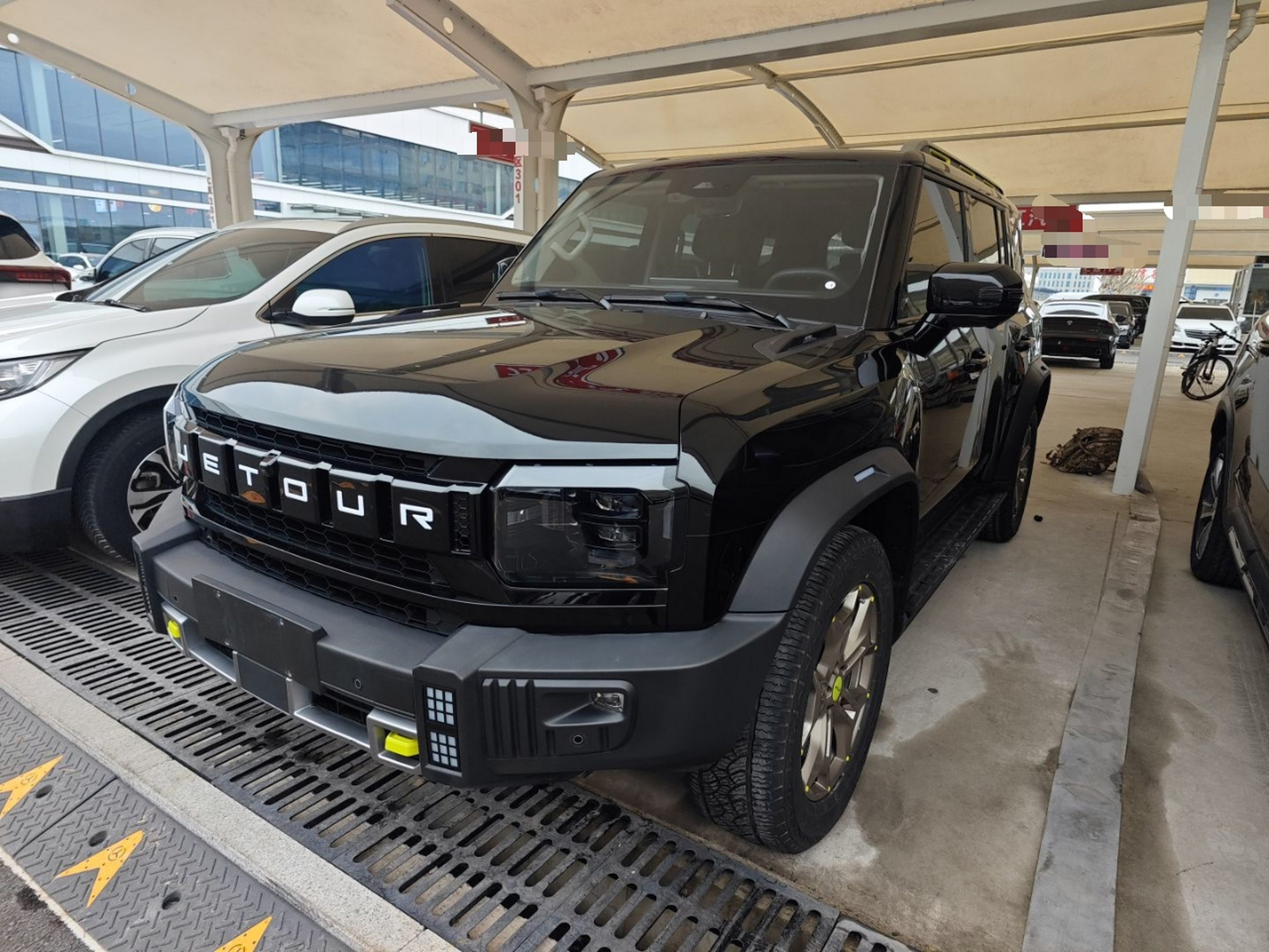 Под передней частью автомобиля