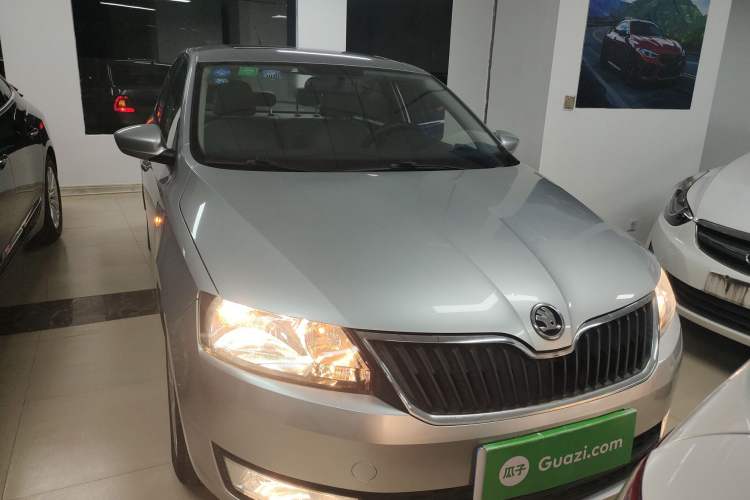 Used Skoda Rapid 2015 1.6L Automatic Smart Selection Model
