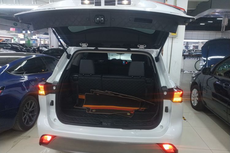 Used Toyota Highlander 2023 2.5L Smart Electric Hybrid Dual-Motor All-Wheel-Drive Luxury 7-Seater
