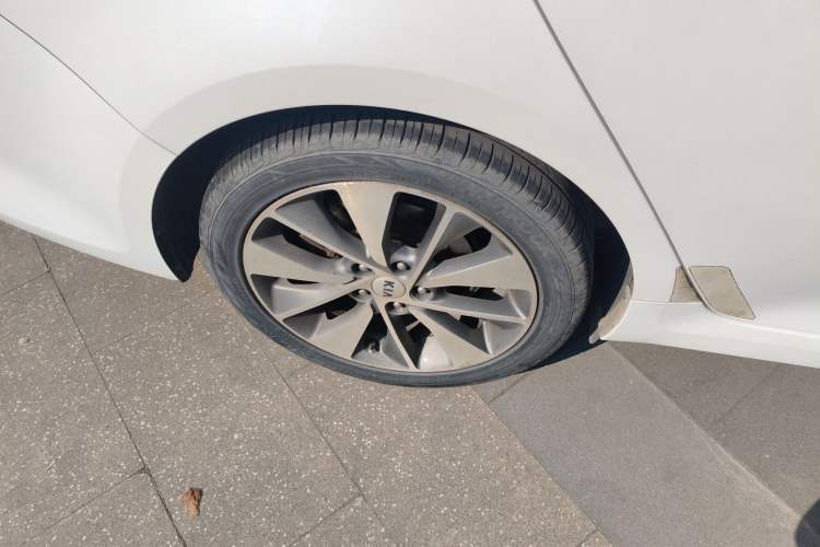 Used Kia K5 2017 2.0L Automatic 15th Anniversary Special Edition LUX
