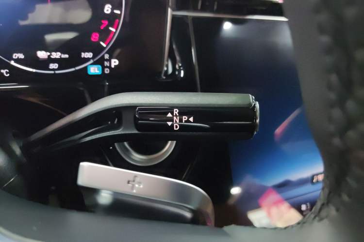 Used Mercedes-Benz E-Class New Energy 2024 E 350 e L Plug-in Hybrid Sedan
