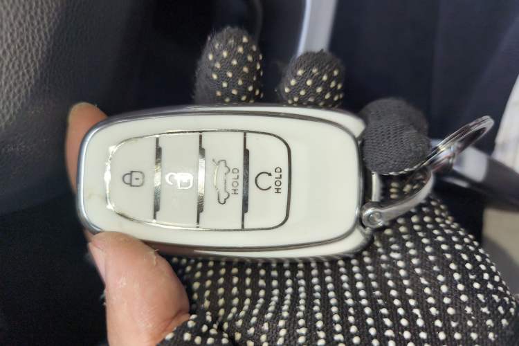 Used Hongqi H5 2022 Classic Model Facelift 1.8T Automatic Smart Connect Flagship Edition
