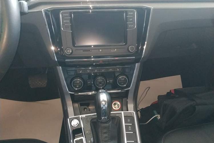 Used Volkswagen Passat 2017 330TSI DSG Luxury Edition
